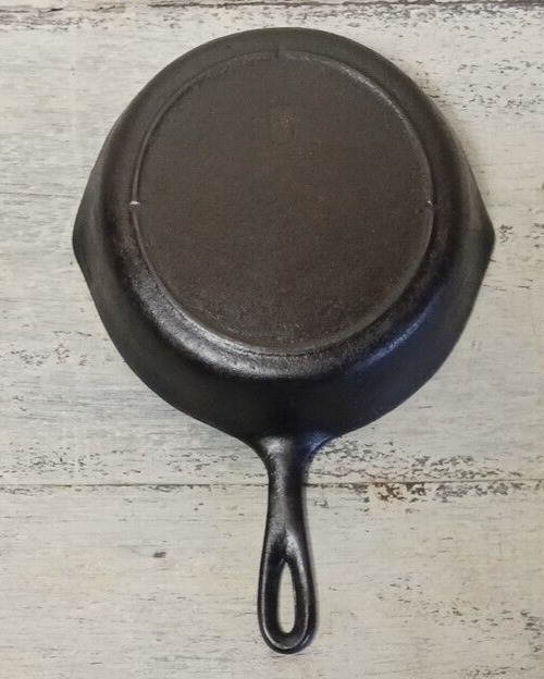 Lodge Cast Iron Skillet Fry Pan Vintage 3 Notch #5 USA Naturally Well Seasoned