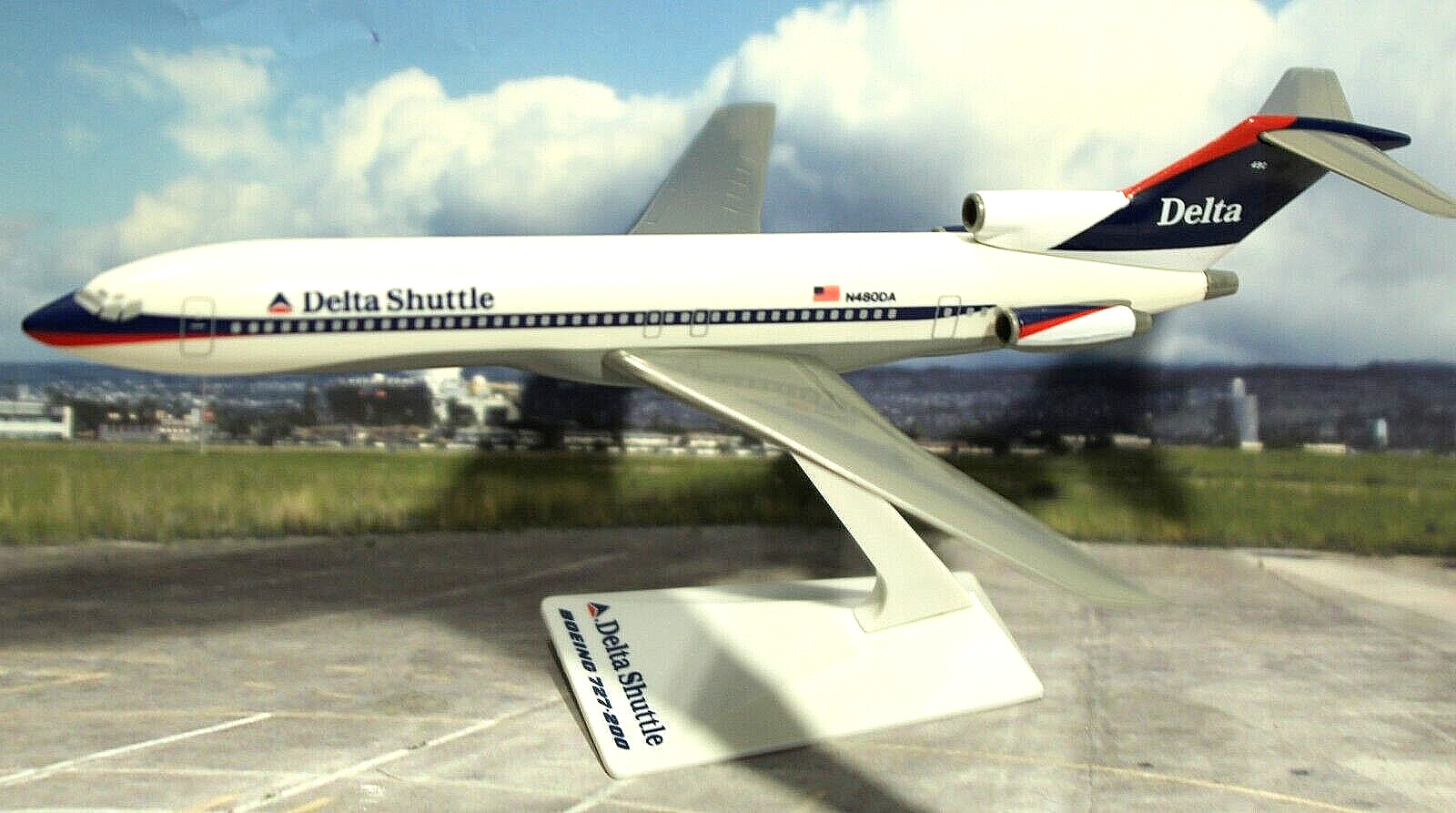 Flight Miniatures Boeing 727 232  Delta Shuttle Airlines  1:200 RARE