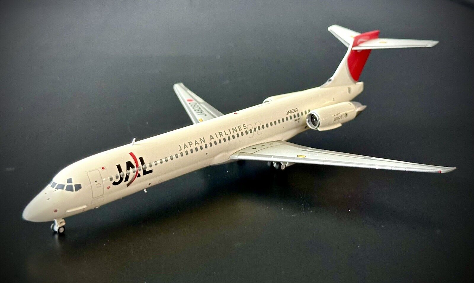 JC Wings 1:200 JAL Japan Airlines McDonnell Douglas MD-87 JA8280 - 