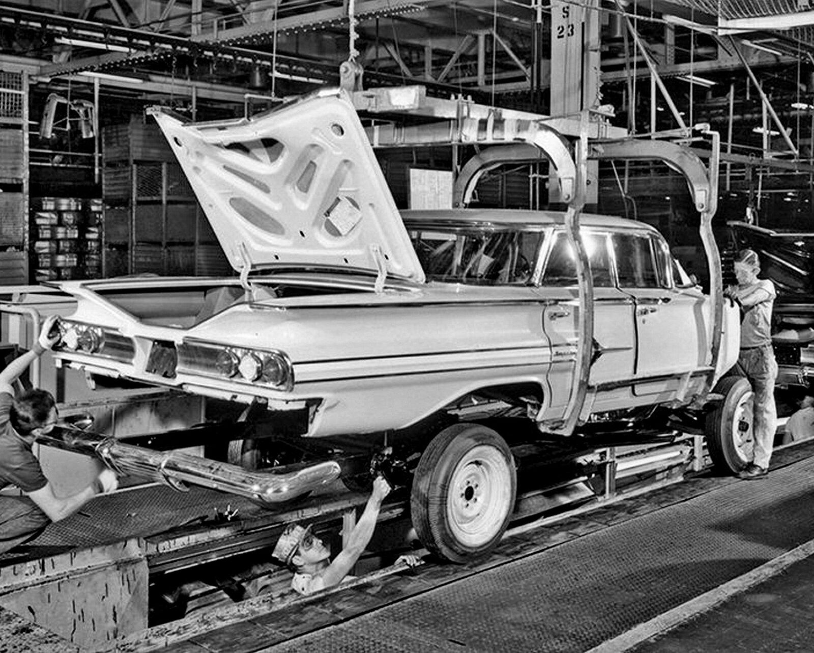 1960 CHEVROLET Factory Assembly Line PHOTO  (213-T)