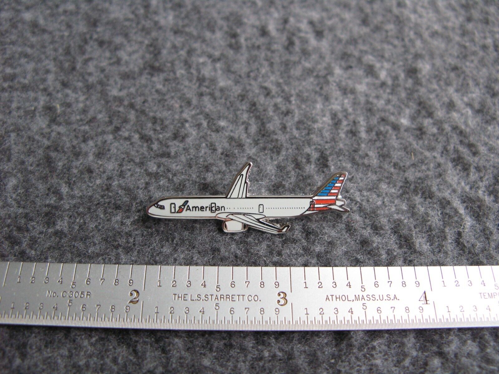 AMERICAN AIRLINES  /  AA AIRBUS  A-321 LOGO PIN