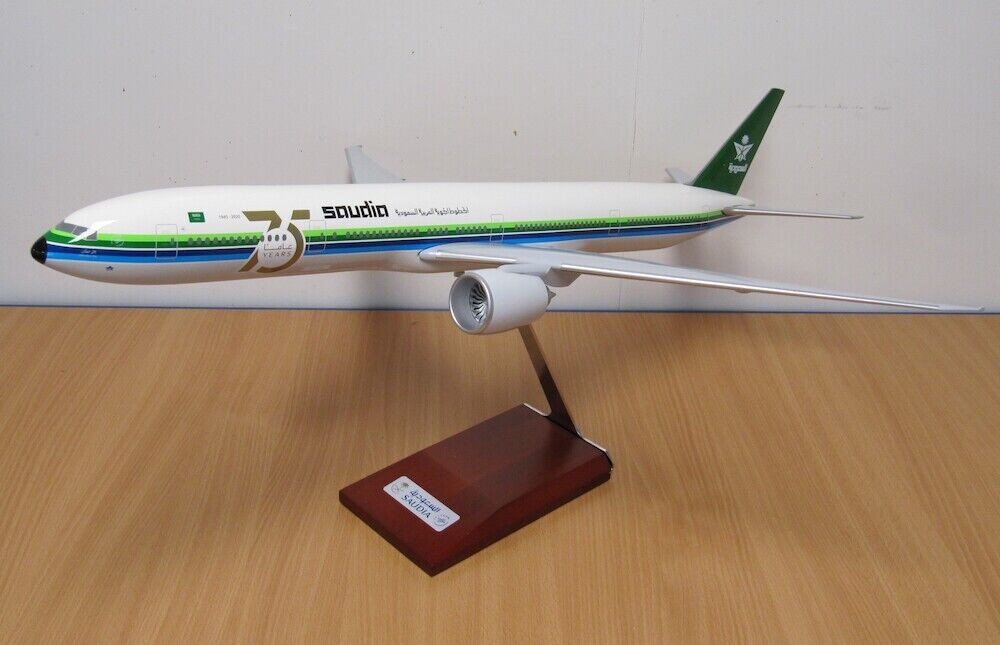 Saudia Saudi Arabian Airlines Boeing 777-300 75 Anv Desk 1/100 Model AV Airplane