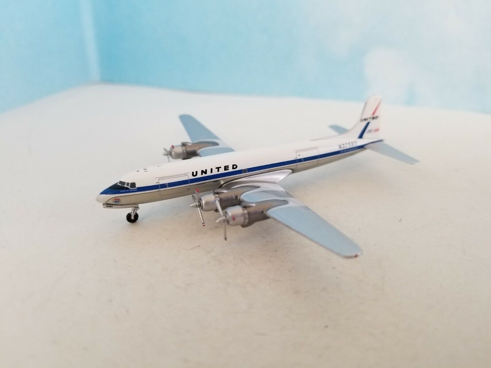 AeroClassics ** VERY RARE ** 1:400 Scale  UNITED AIRLINES  Douglas DC-6A, N37593