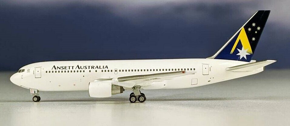 Aeroclassics ACVHRMG Ansett Australia Boeing 767-200 VH-RMG Diecast 1/400 Model