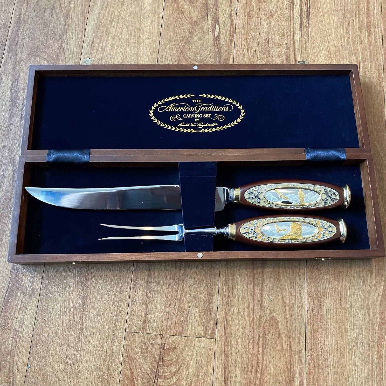 FRANKLIN MINT AMERICAN TRADITIONS CARVING SET BY RONALD VAN RUYCKEVELT 