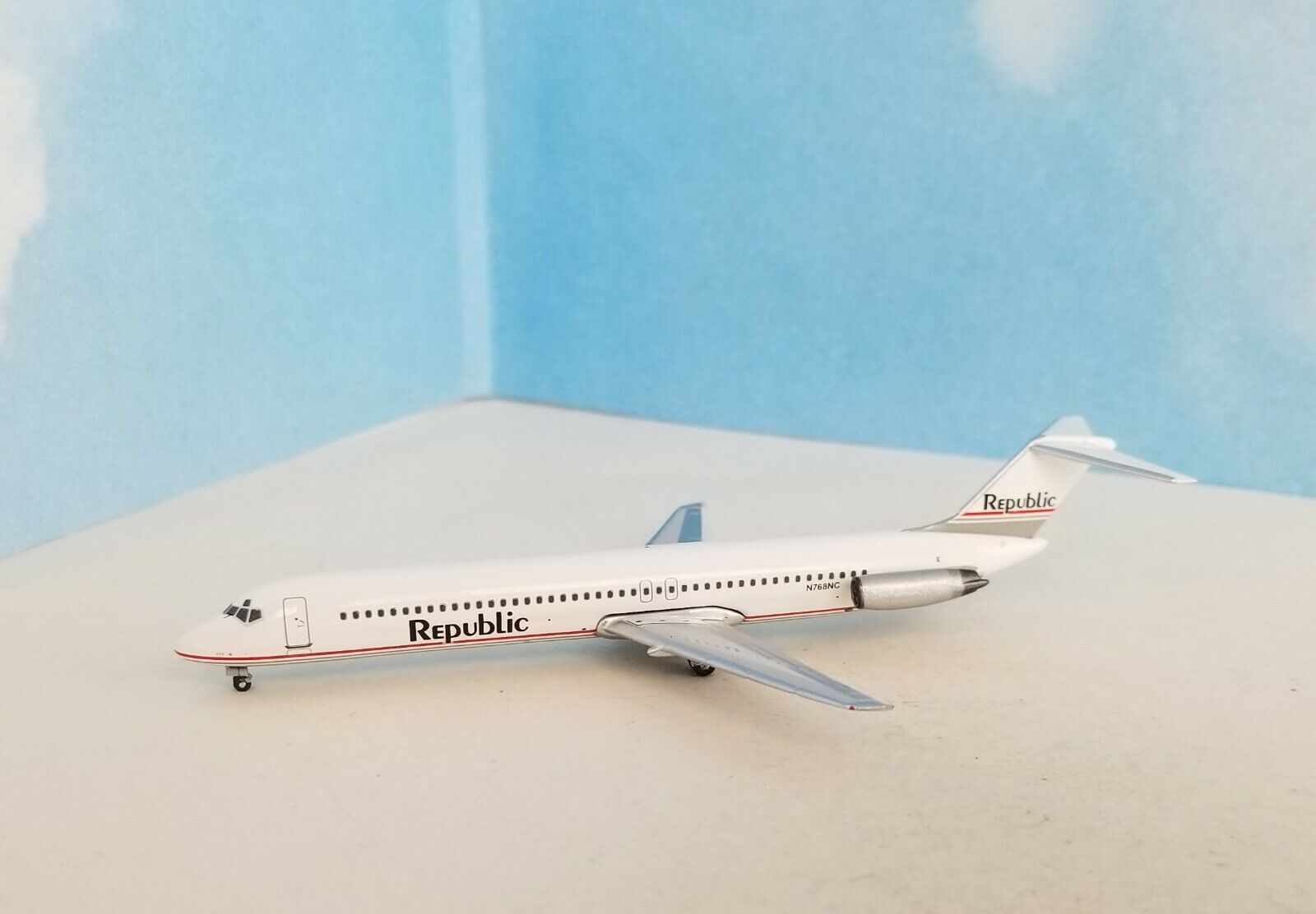 AeroClassics ** VERY RARE ** 1:400 Scale REPUBLIC  Douglas DC-9 /51, N768NC 