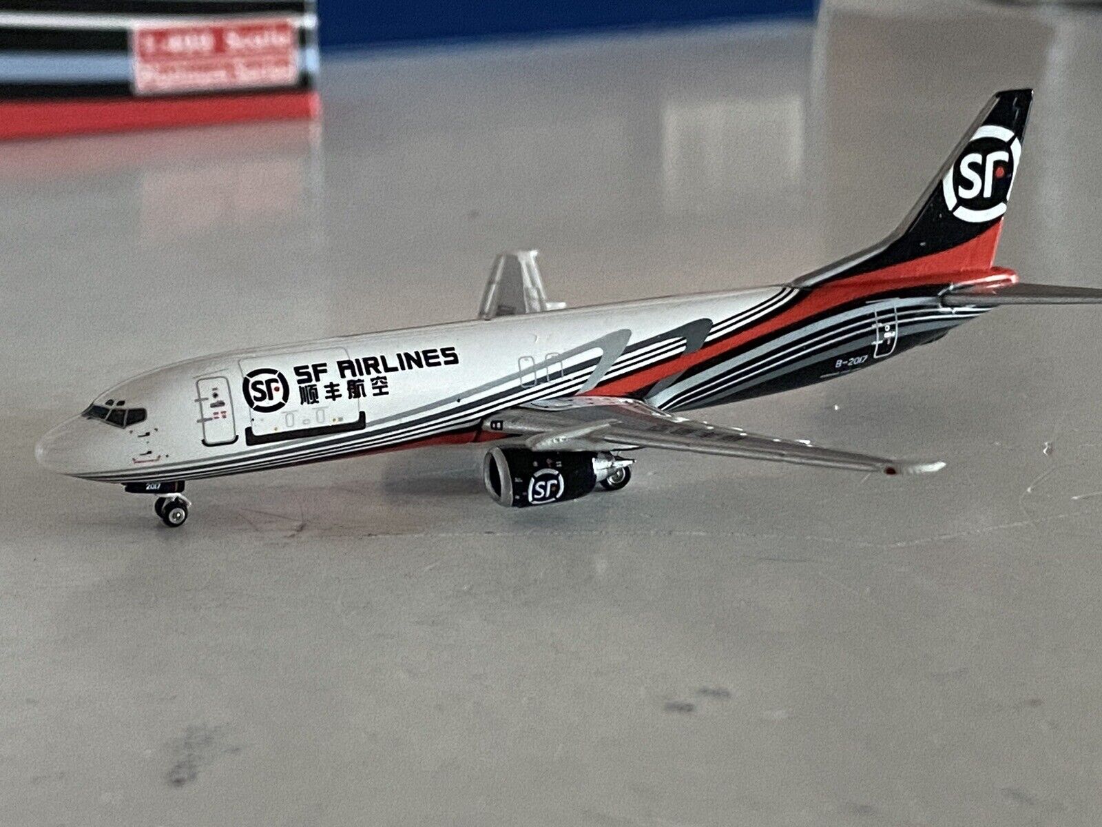 Phoenix Models SF Airlines Boeing 737-400F 1:400 B-2017 PHCSS937 China