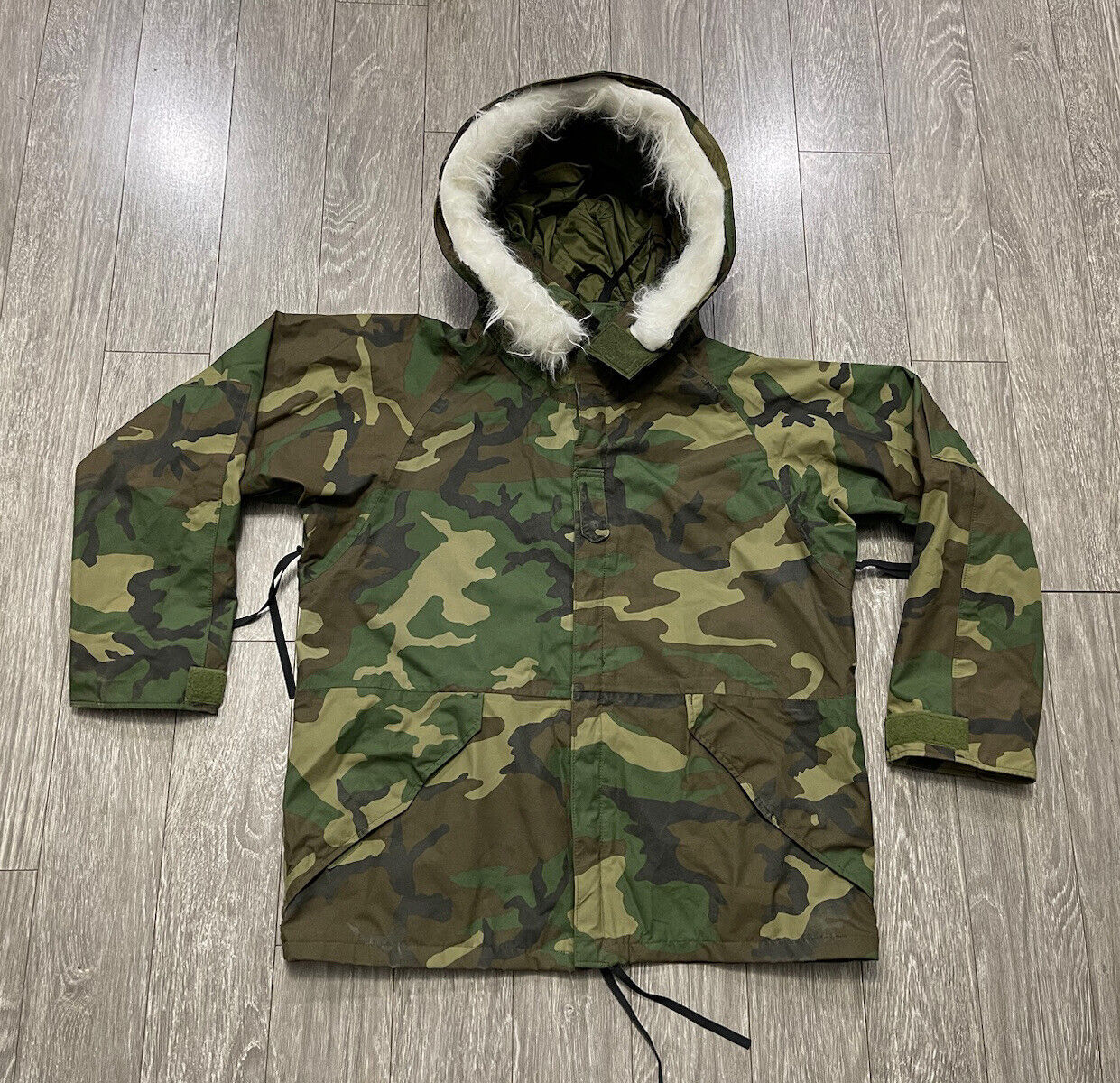 USGI Woodland Goretex Parka Cold Weather Camouflage Hooded Size L Reg Fur