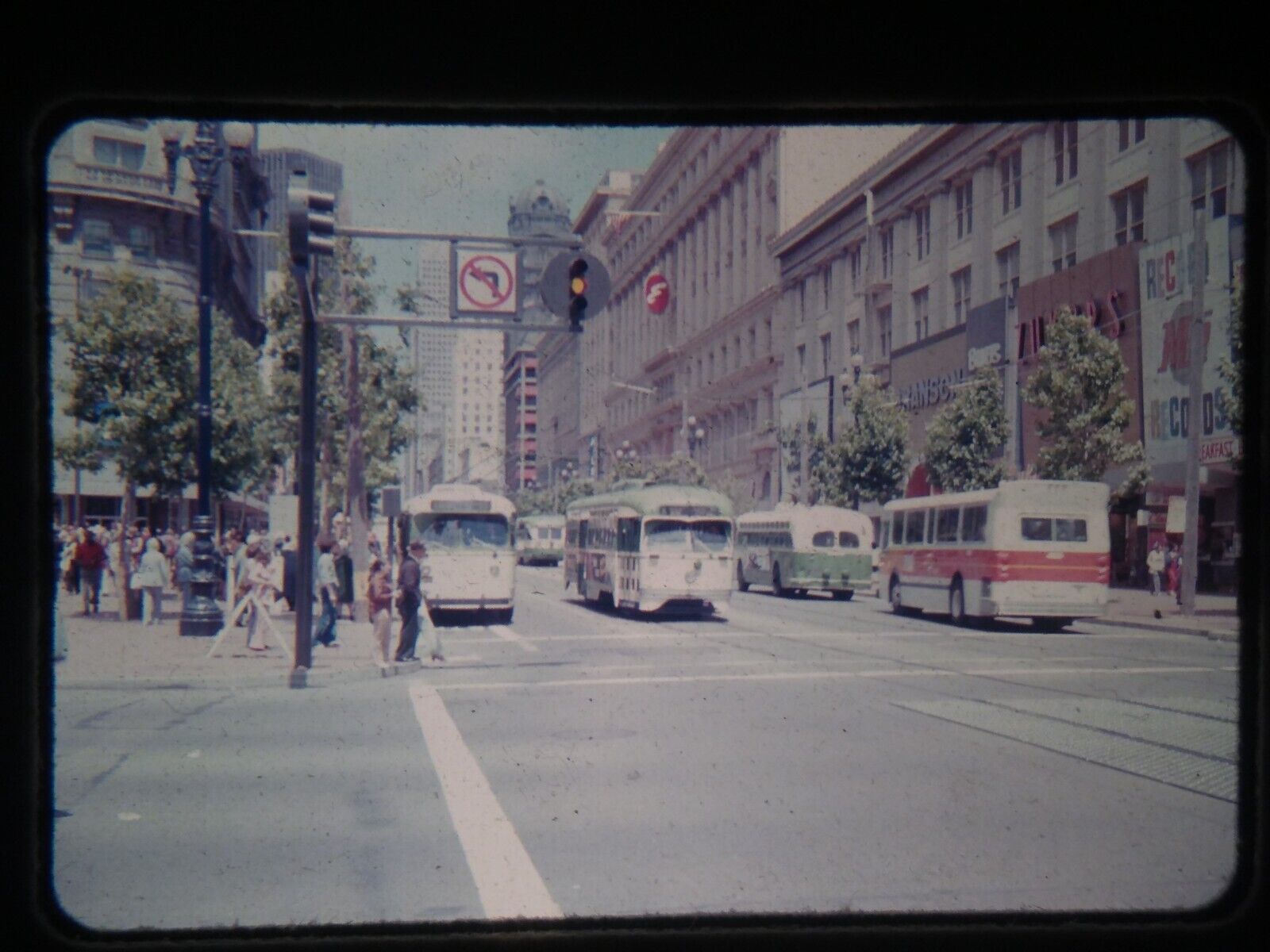 RH04 BUS, STREETCAR, SUBWAY TROLLY 35MM slide BUSSES ON BUSY STREET AUG 75 BBBBB