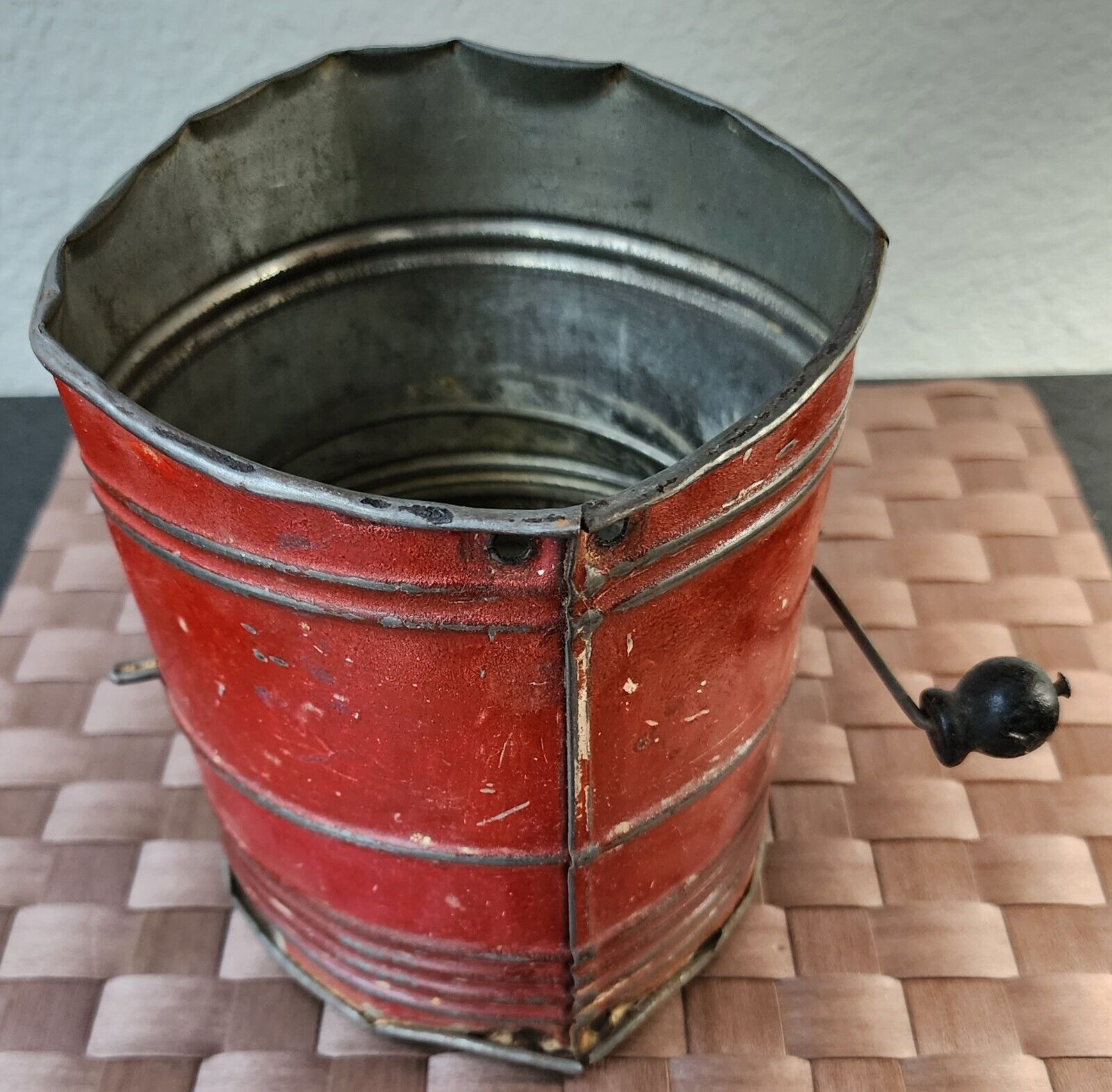 Vintage 1940s Metal Flour Sifter Hand Crank Red Farmhouse  5” Missing Handle
