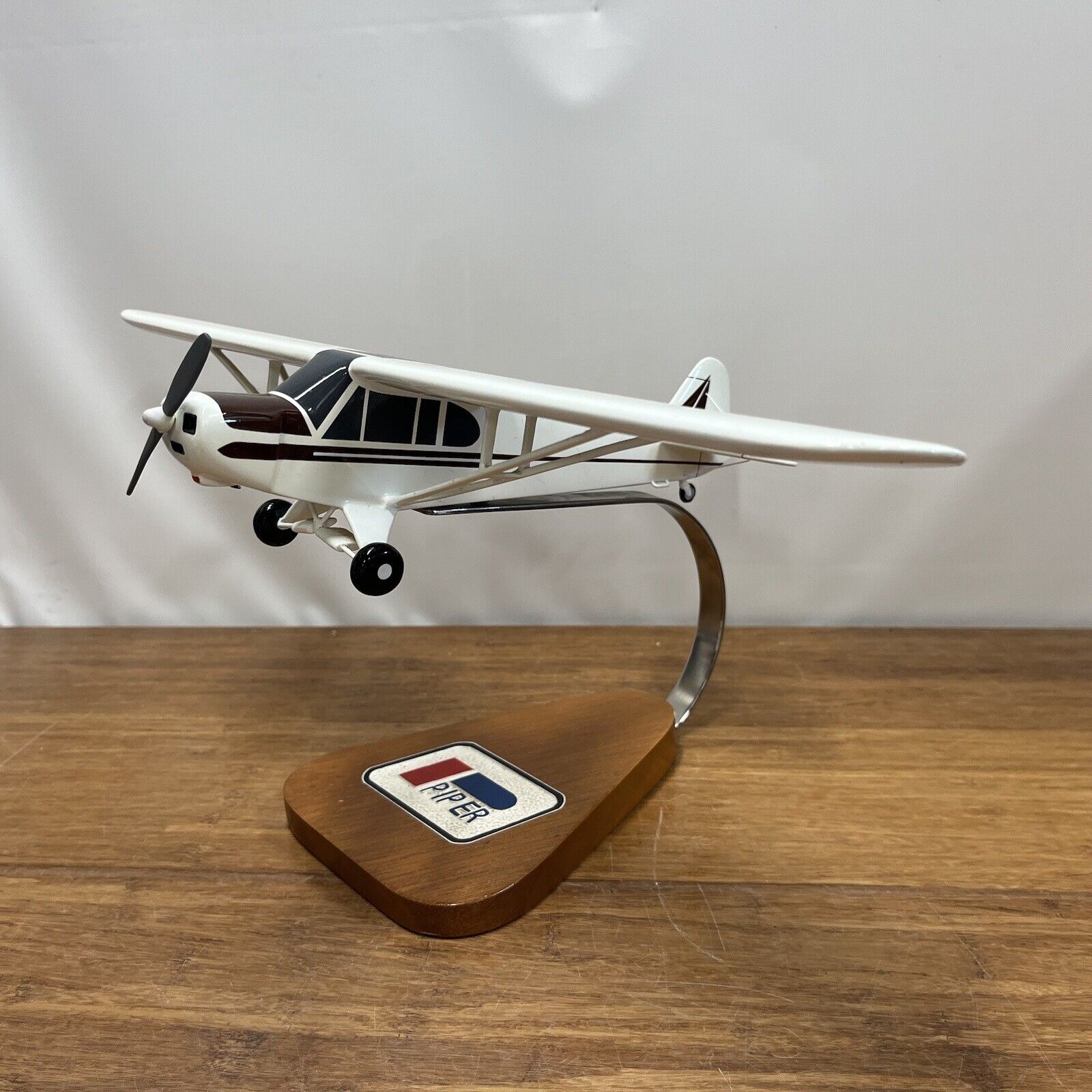 Piper PA-18 Super Cub Model Airplane Wood Base Desktop Scale Model Plane
