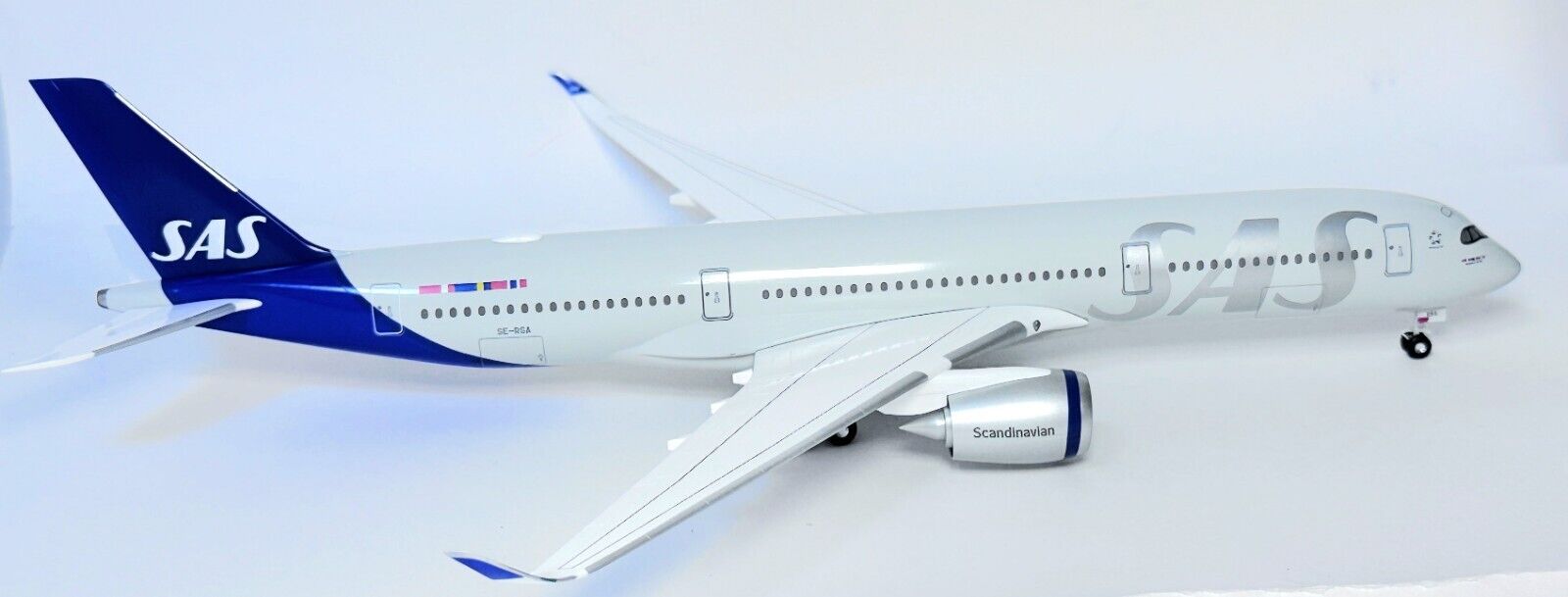 Airbus A350-900 SAS Scandinavian Airlines Hogan Collectors Model Scale 1:200