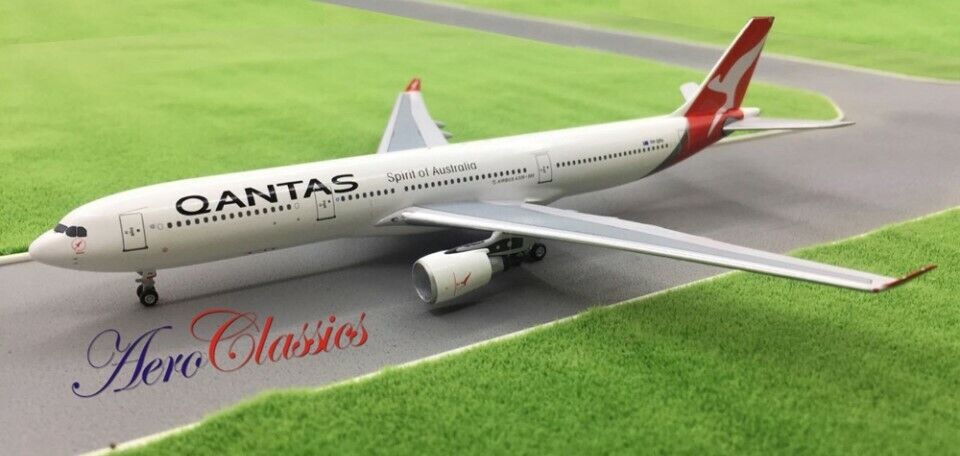 Aeroclassics ACVHQPH Qantas Airways Airbus A330-300 VH-QPH Diecast 1/400 Model