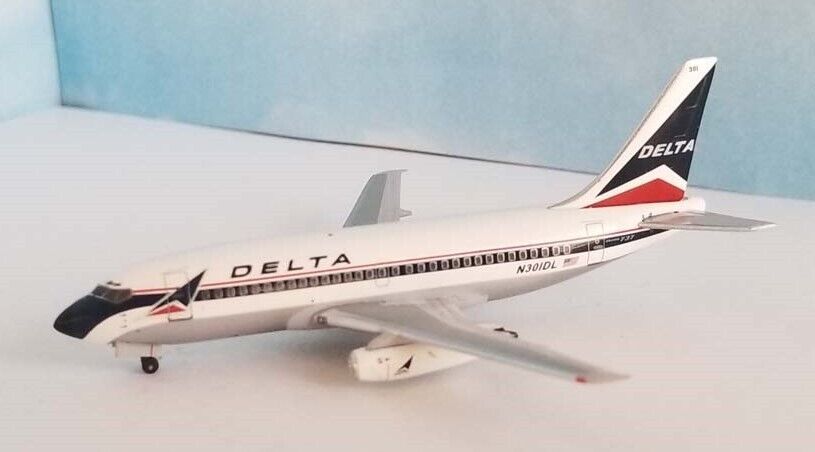 Aeroclassics BBX41639 Delta Airlines Boeing 737-200 N301DL Diecast 1/400 Model