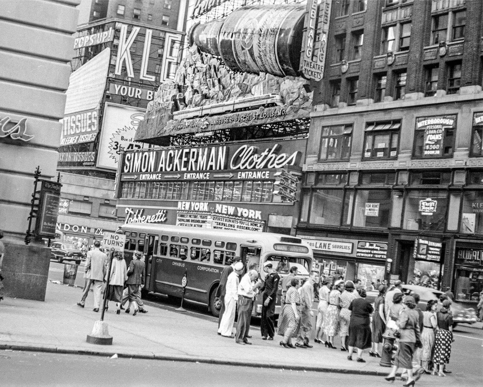 1951 NEW YORK Times Square Street Scene PHOTO Bus Stop (205-S)