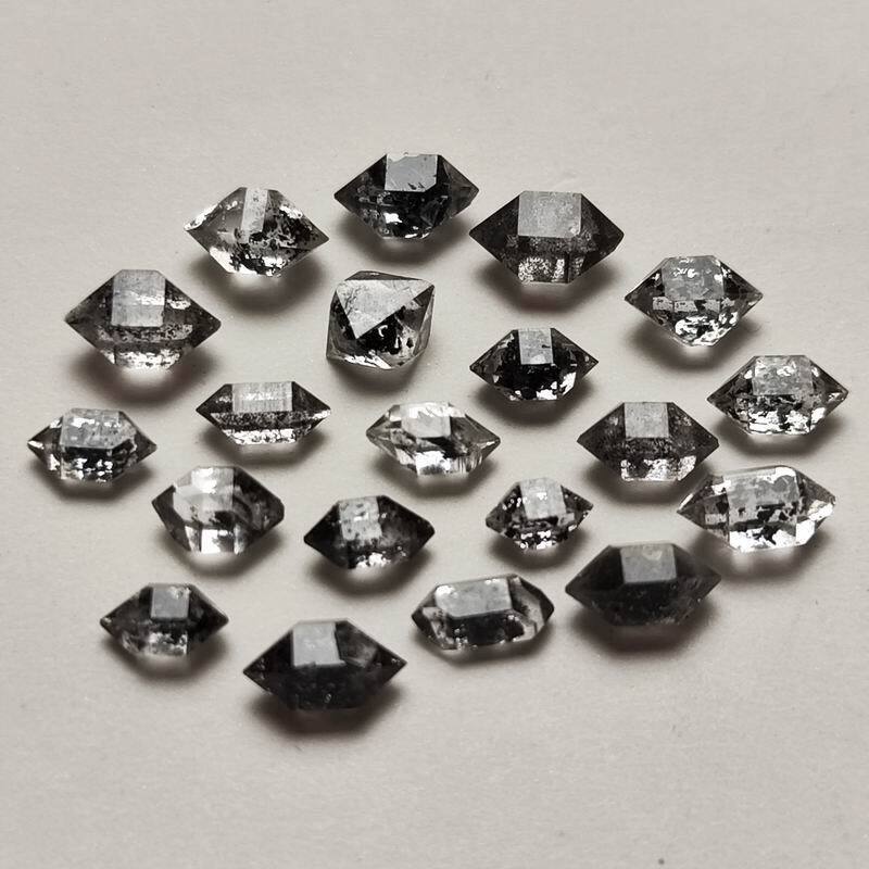 1.5g/20pcs 4-6mm Black Phantom Top Clear Herkimer Diamond Quartz Crystal 3794