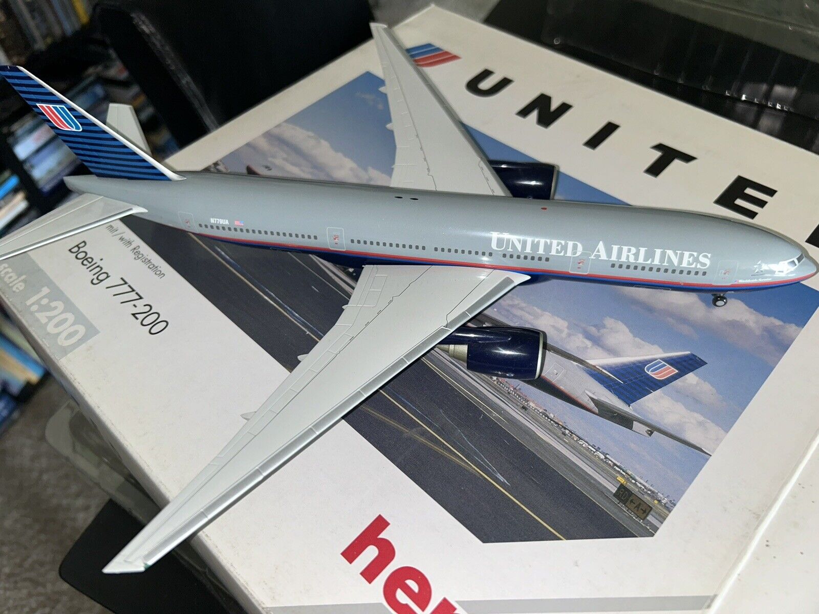 Herpa 1/200 United 777-200