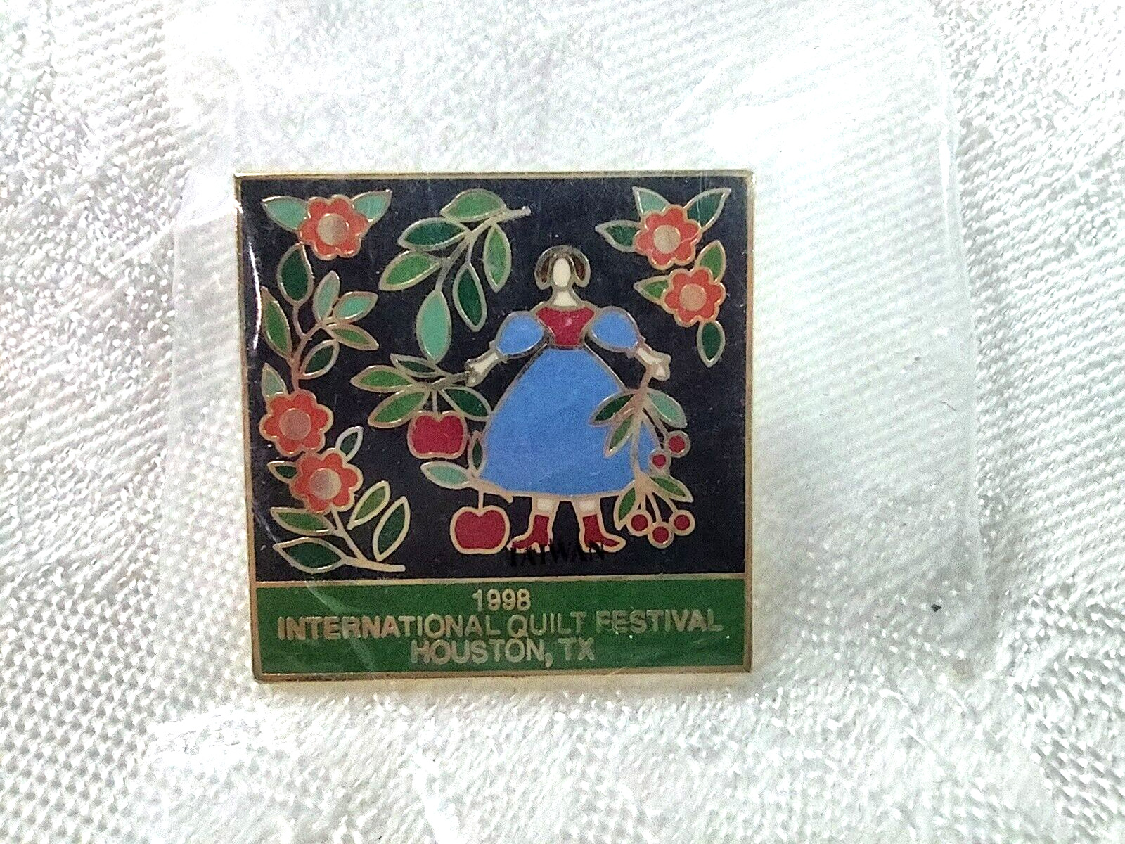Vintage 1998 International Quilt Festival Houston Texas Lapel Pin NOS