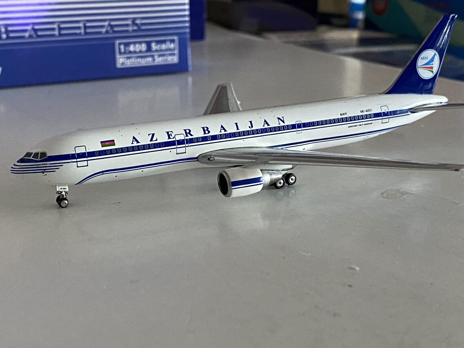 Phoenix Models Azerbaijan Airlines AZAL Boeing 767-300 1:400 4K-AI01PH4AHY703