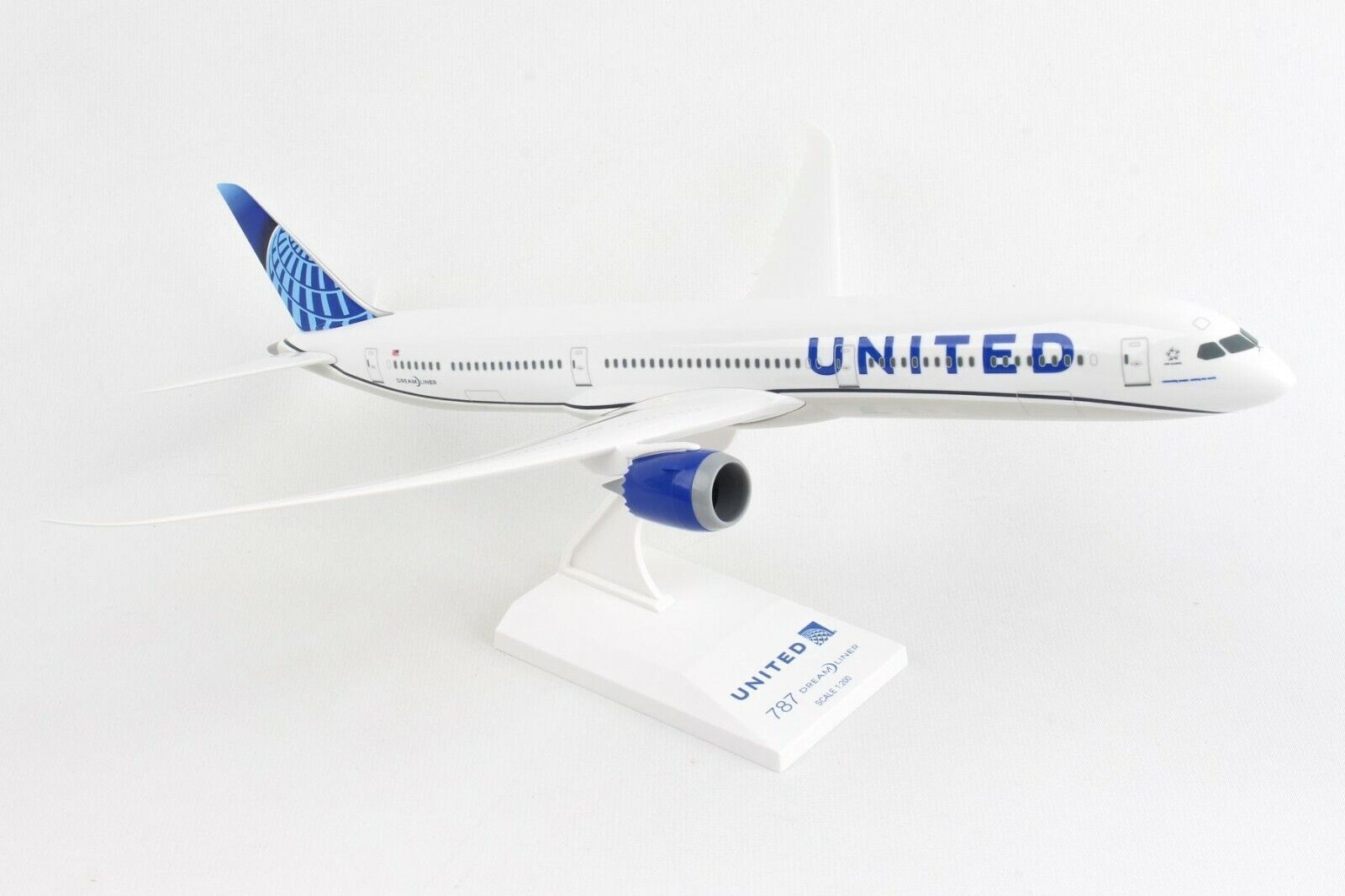 SKYMARKS (SKR1050) UNITED AIRLINES 787-10 1:200 SCALE PLASTIC SNAPFIT MODEL