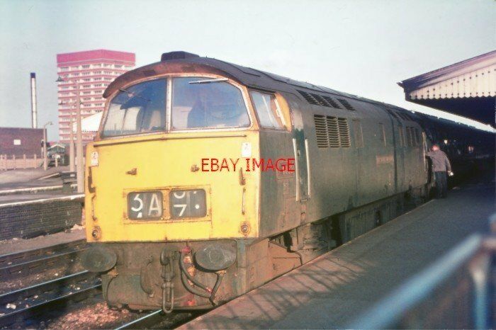 PHOTO  CLASS 52 WESTERN VICEROY D1052 AT READING 21ST MARCH 1974