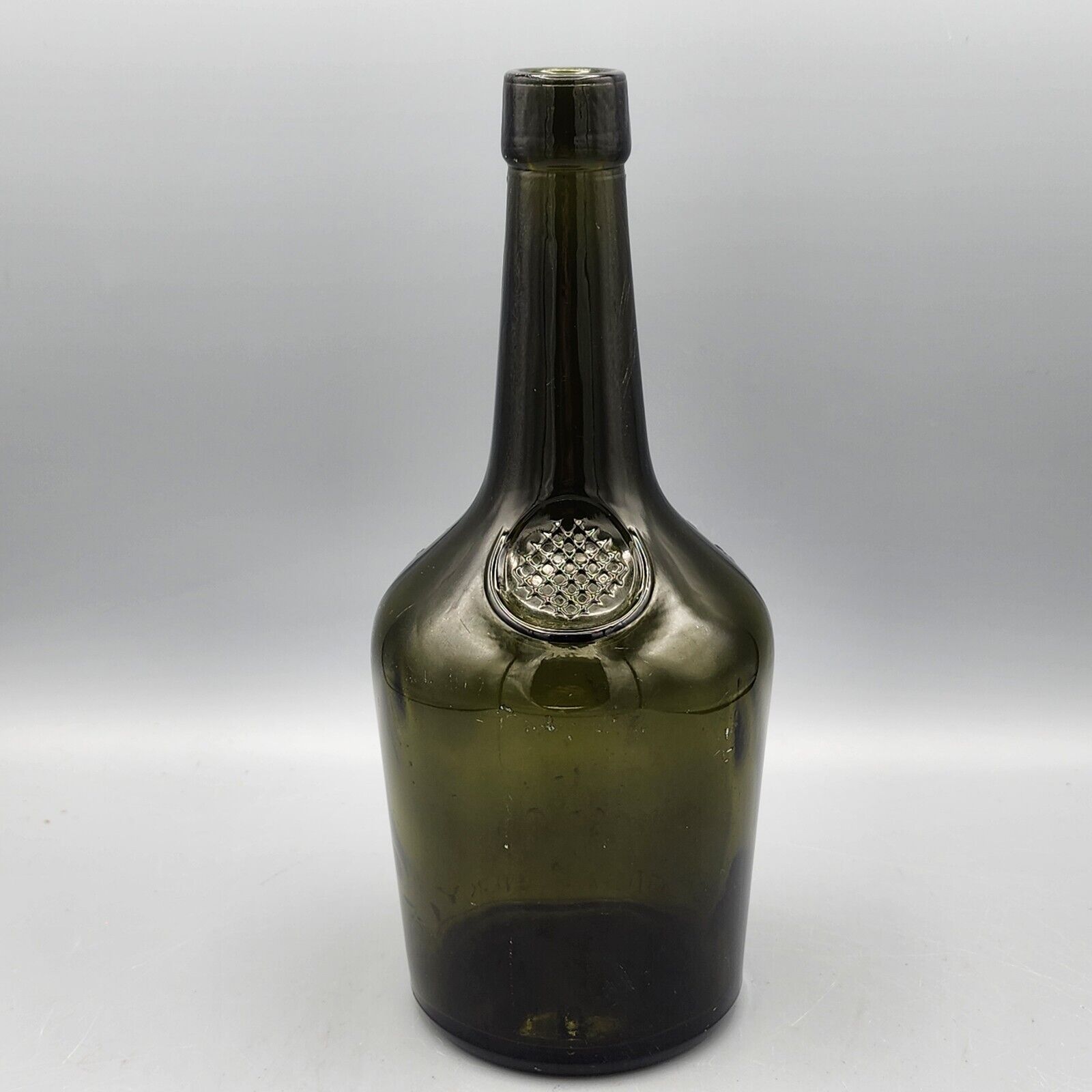 WW2 1940s Vat 69 green Glass Bottle Scotch Whiskey, Scotland, Sanderson & Sons