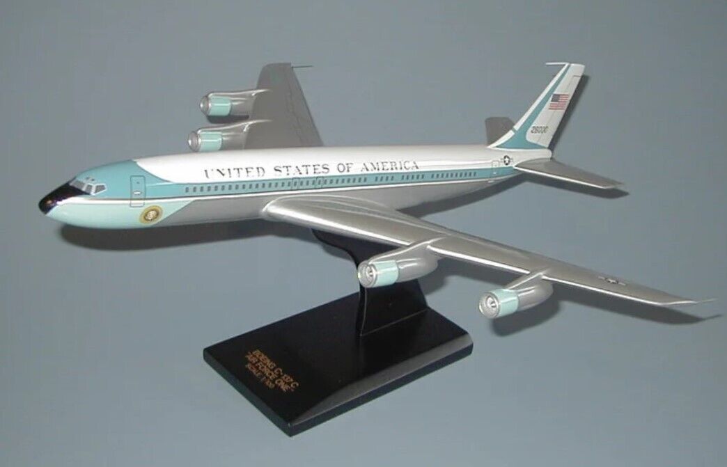 USAF Air Force One Boeing VC-137 26000 Desk Top Display Model 1/100 SC Airplane