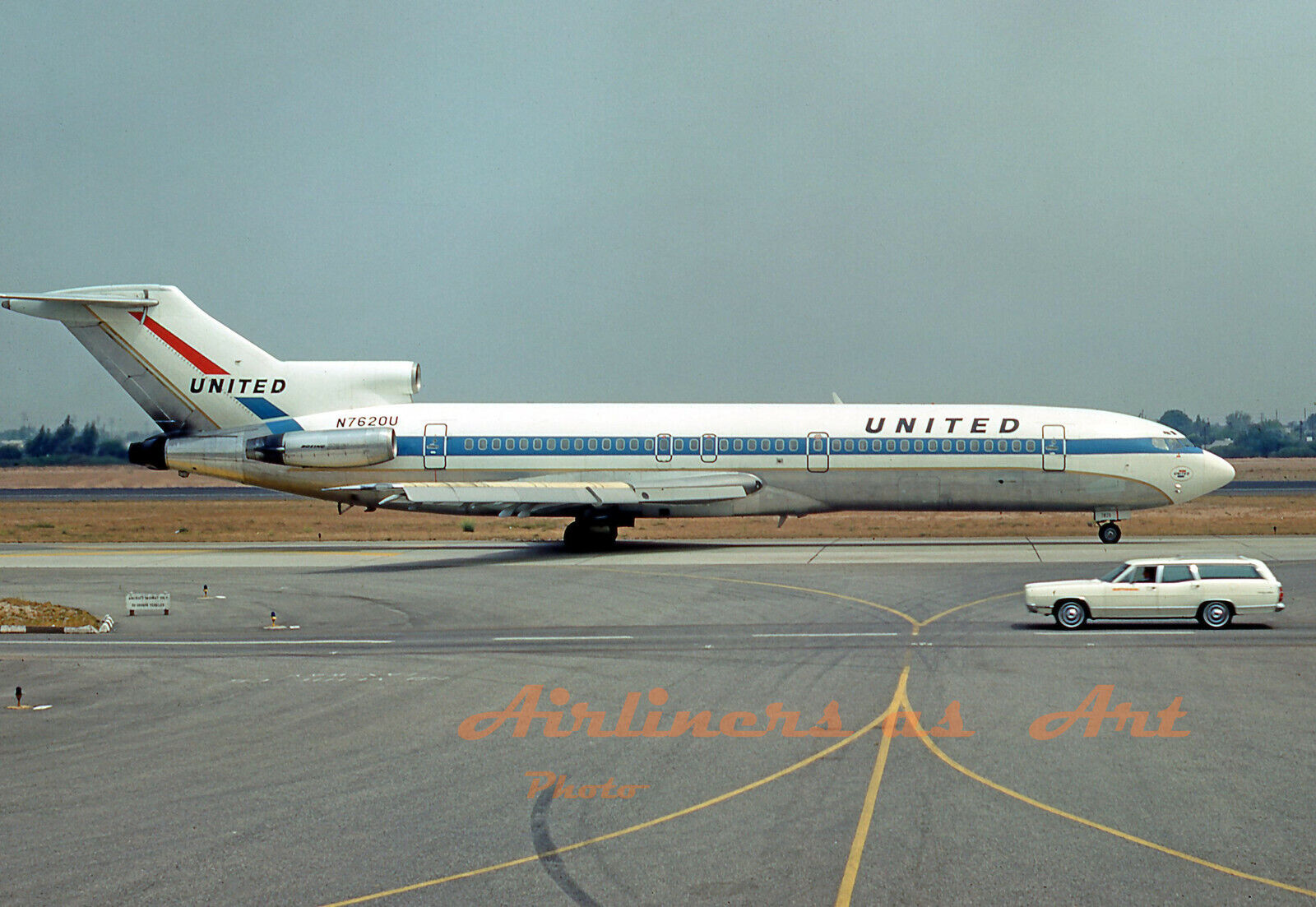 United Airlines Boeing 727-222 N7620U at LAX in May 1969  8\
