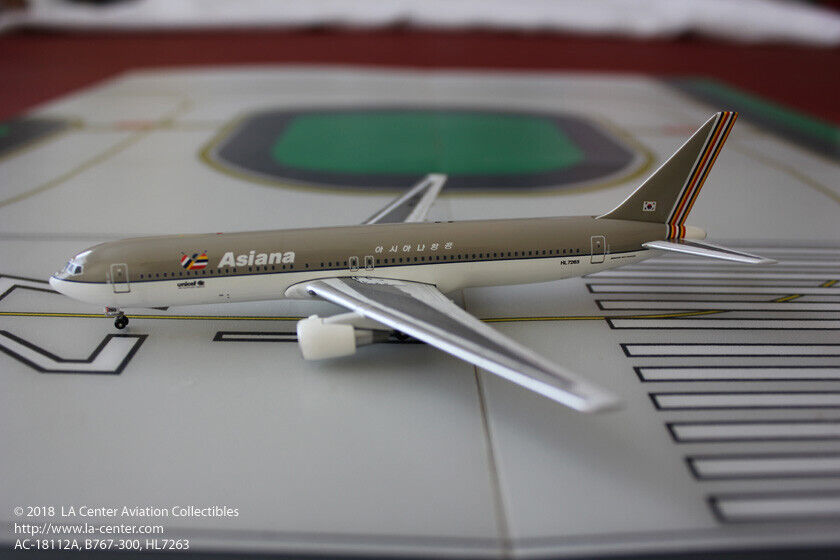 Aeroclassics Asiana Boeing 767-300 Passenger Old Color Diecast Model 1:400