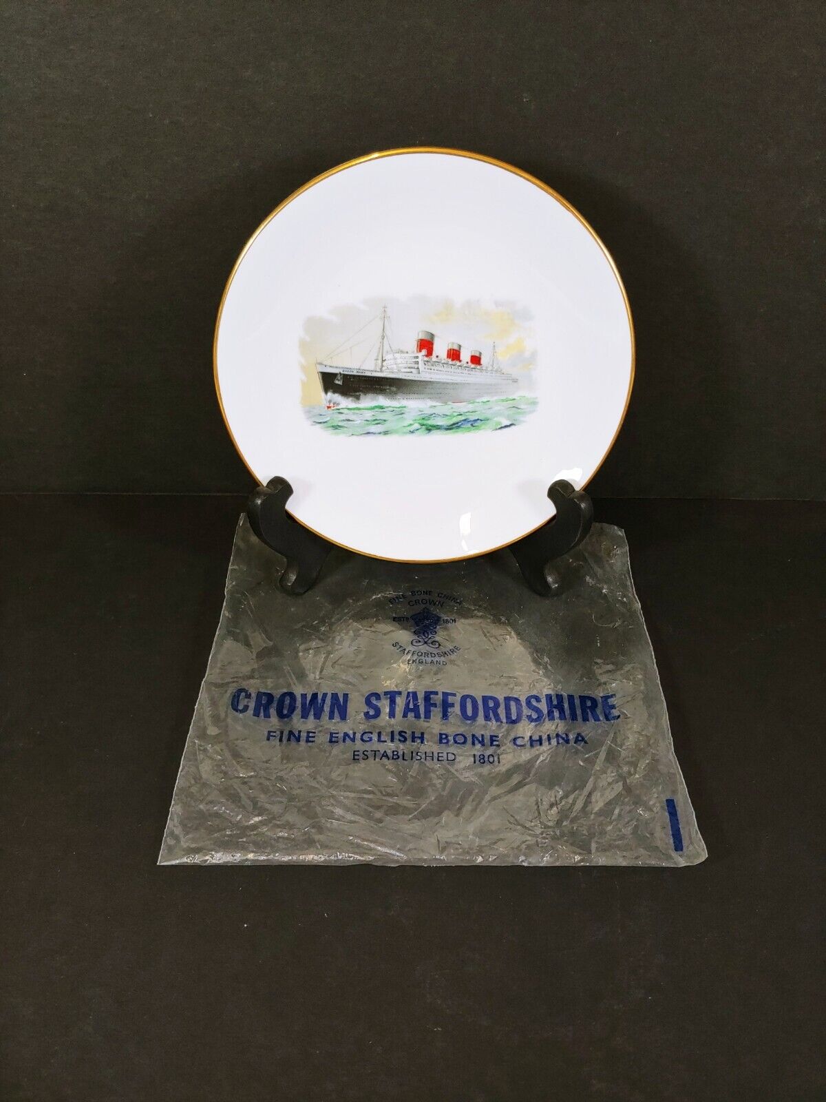 RMS Queen Mary Cunard White Star Line SOUVENIR PLATE by CROWN STAFFORDSHIRE NOS