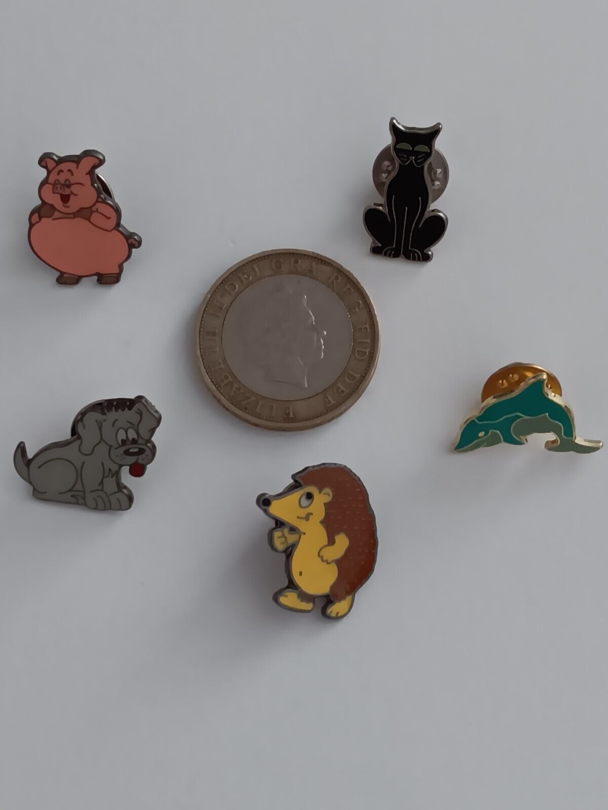 Animal pin badges. 500 New in poly bags 5  designs great for fundraising. 