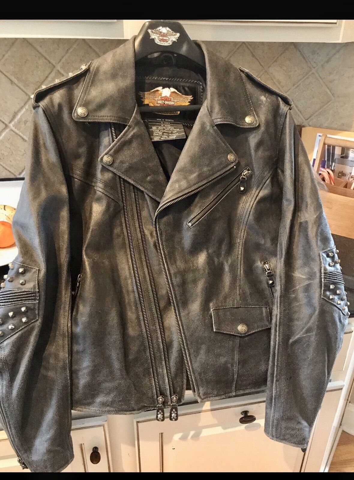 Harley Davidson Vintage Retired Factory Distressed leather jacket -Size Large