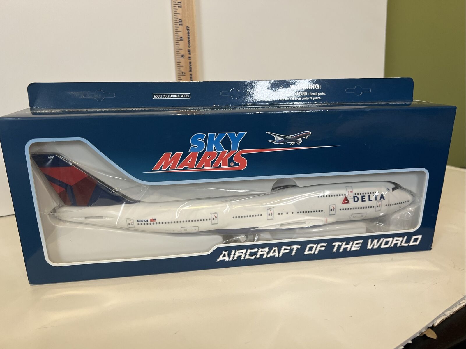 1/200 SKYMARKS DELTA AIRLINES BOEING B747-400 W/GEAR AIRCRAFT MODEL Open Box