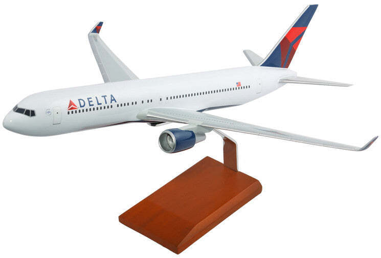 Delta Airlines Boeing 767-300 New Hue Desk Top Display  1/100 Model ES Airplane