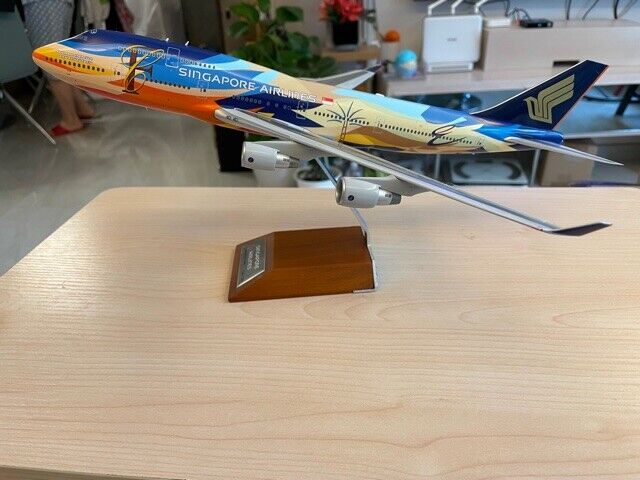 JC Wings 1:200 scale Singapore Airlines Tropical Megatop B747-400 9V-SPK 