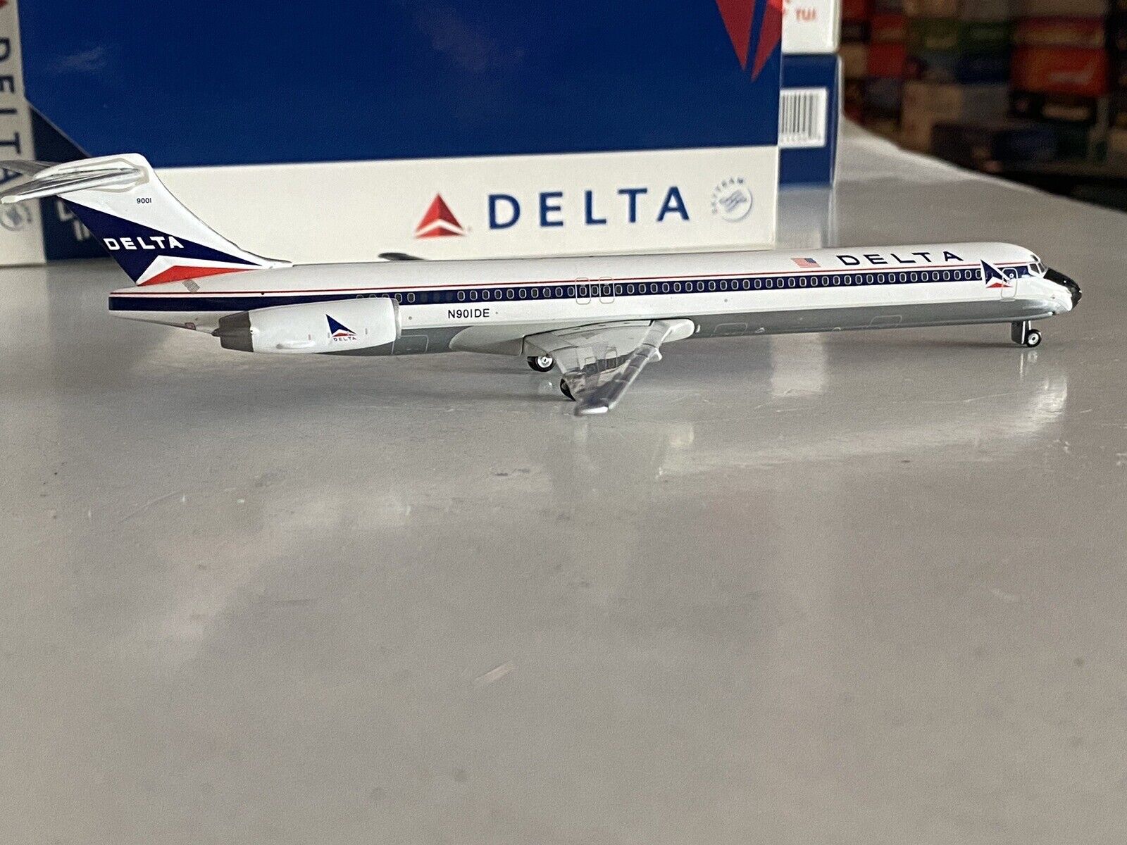 Gemini Jets Delta Air Lines McDonnell Douglas MD-88 1:250 N901DE AJDAL028