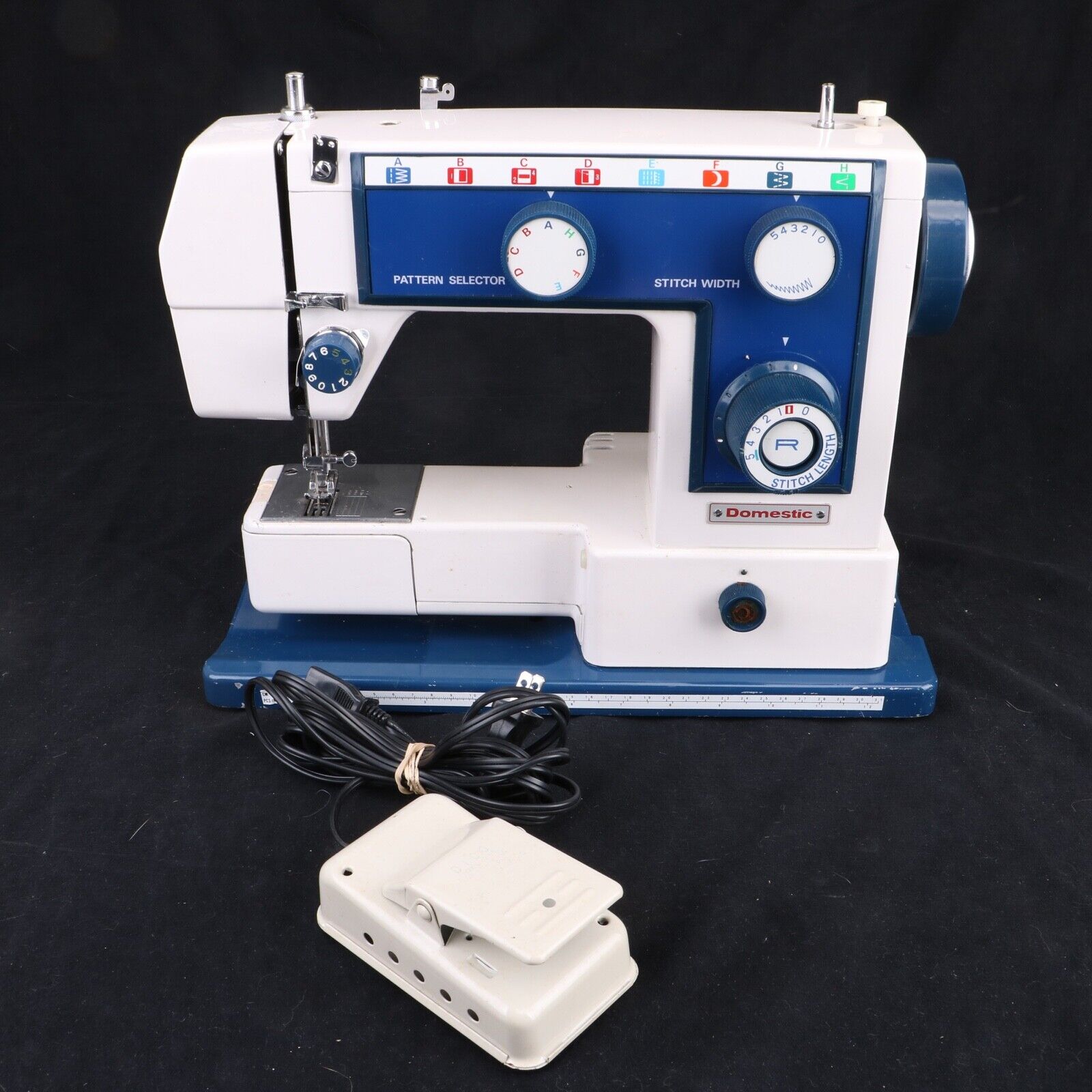 Domestic 440F Sewing Machine Untested