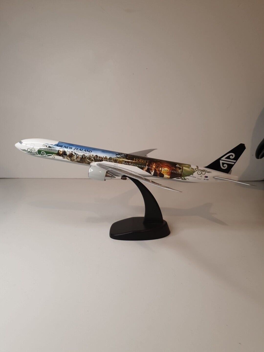1:200 Pacmin B777-300ER Air New Zealand LoTR Hobbit Middle Earth Ex Display 