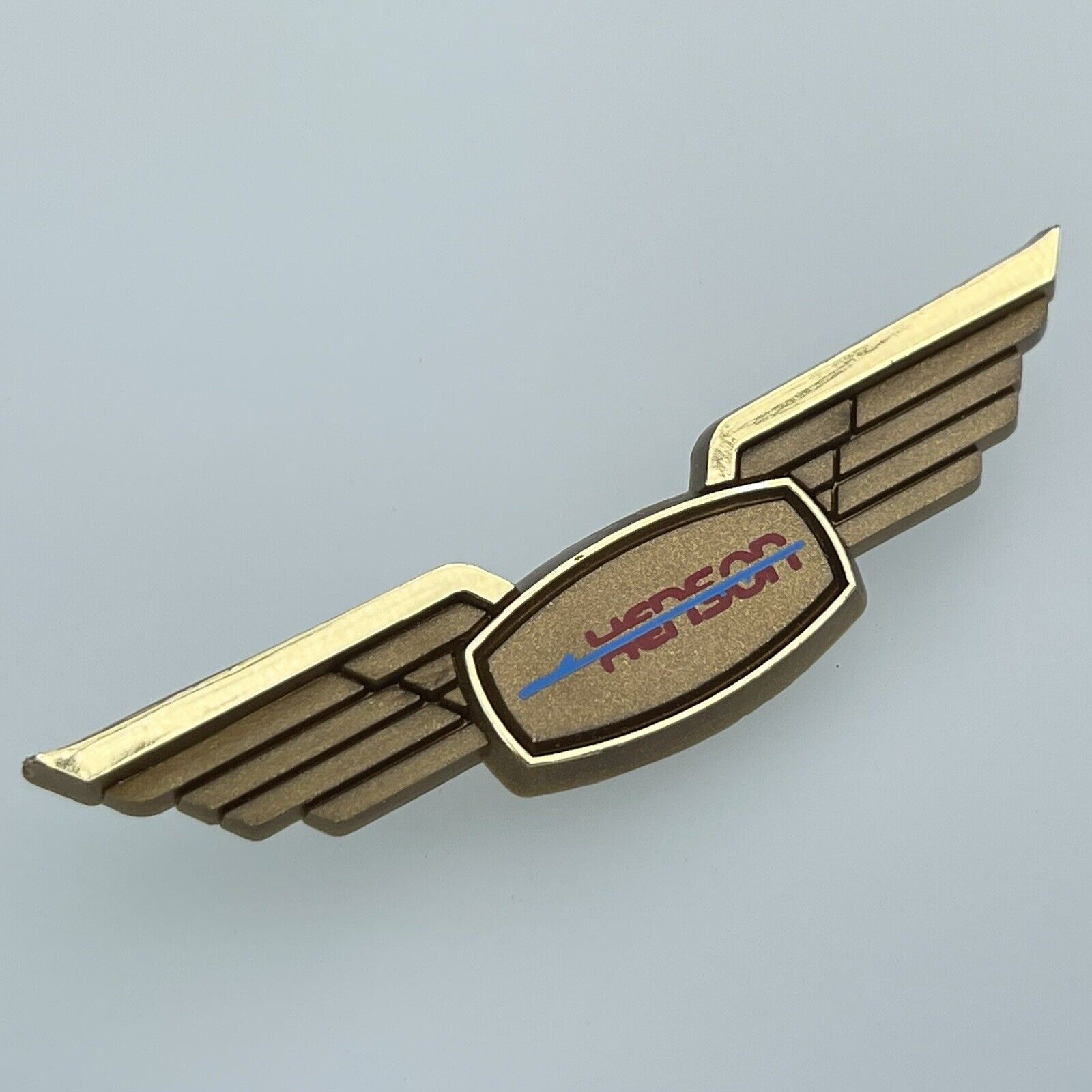 Henson Airlines Plastic Jr Pilot Flight Attendant Wings Pin Collectible Defunct