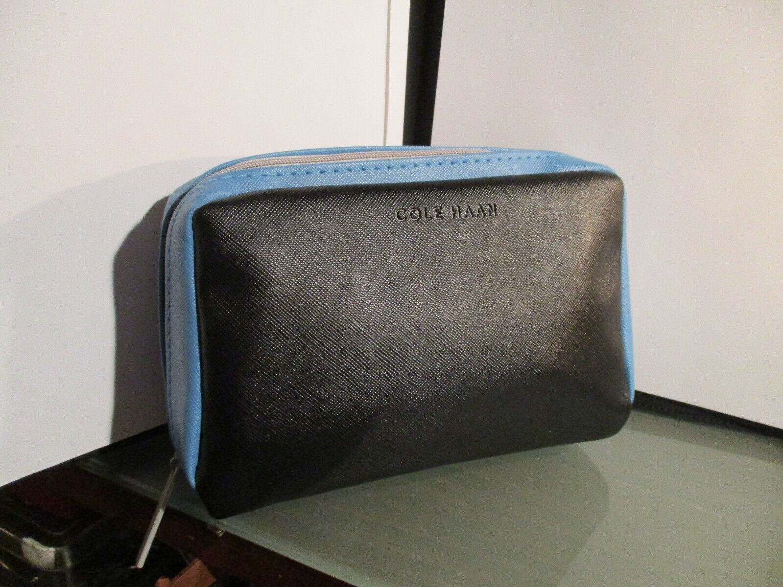 COLE HAAN AMERICAN AIRLINES ZERO GRAND amenity kit bag cosmetic travel holder 