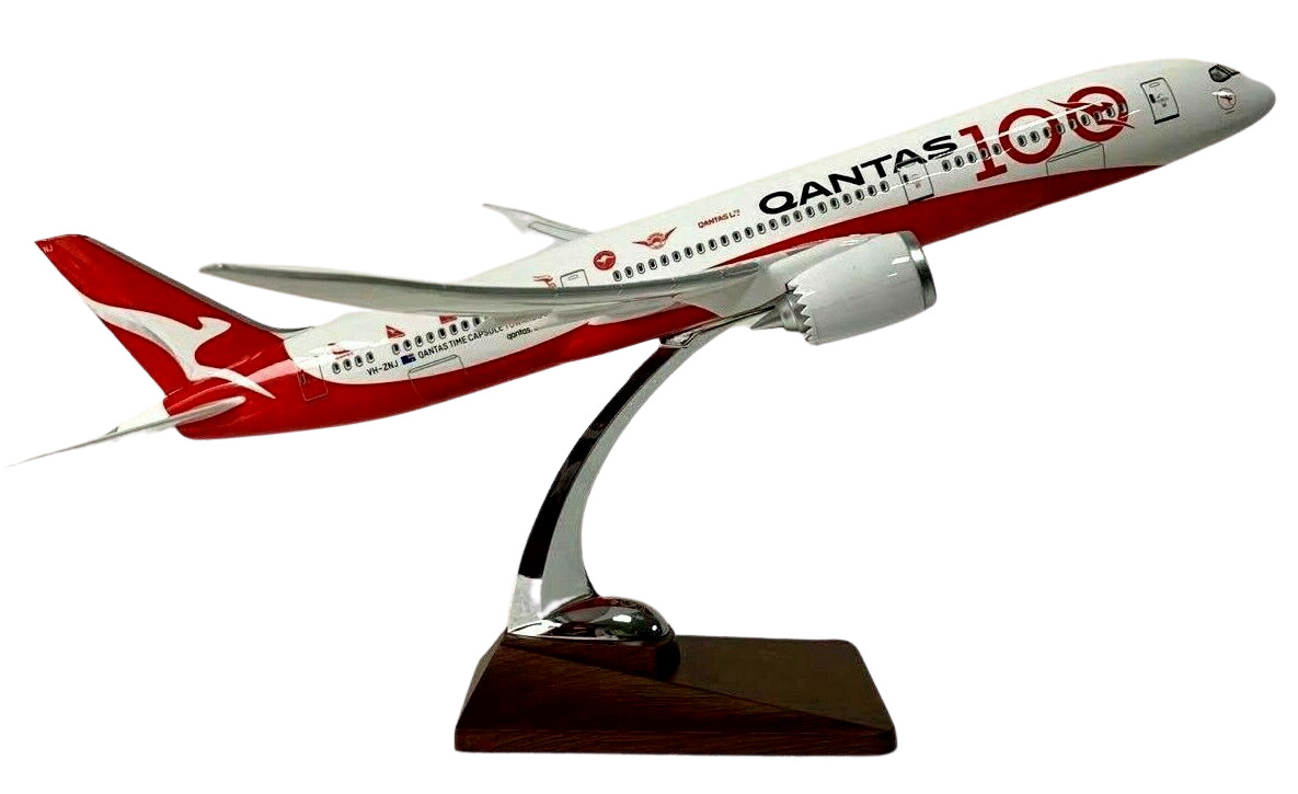 Qantas  787 Large Model Plane 45Cm  LED✈️ Centenary + $1 Anniversary UNC Coin