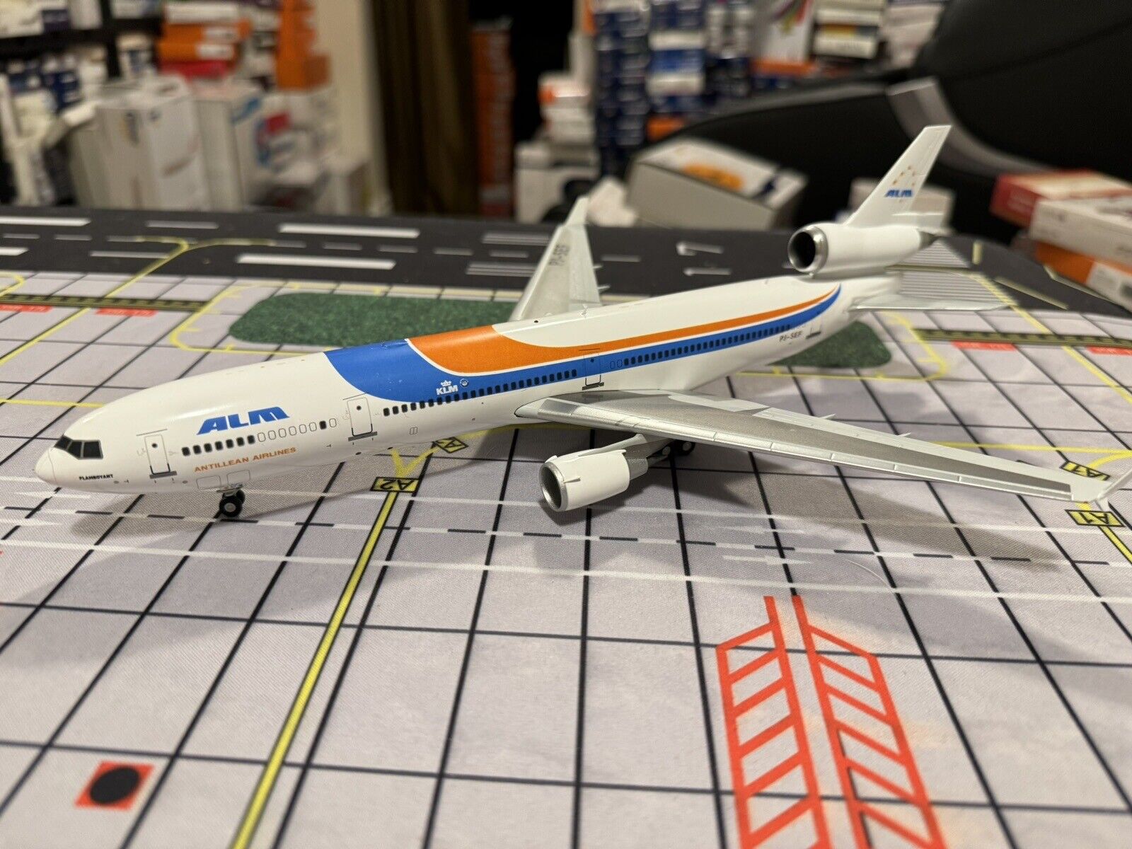 JC Wings 1:200 ALM Antillean Airlines MD-11 PJ-SEF KLM Custom Diecast Model