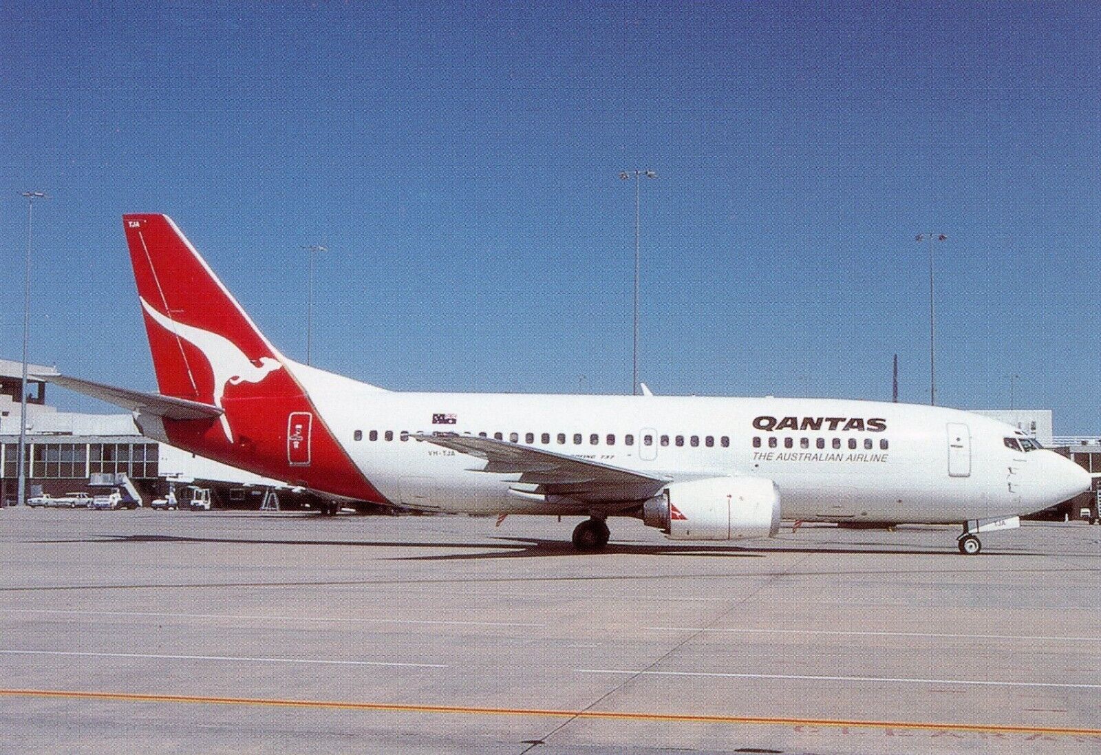 AUSTRALIA   AIRLINES  QANTAS  B-737-300   AIRPORT / AIRCRAFT  M3PC7