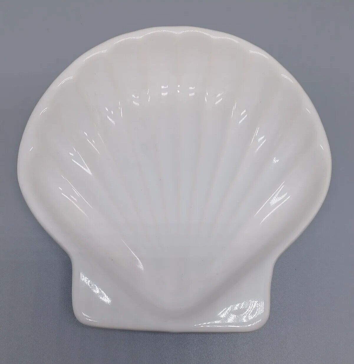 Vintage American Airlines White Shell Soap Dish Pre Owned (Approx. 5” Wide) 