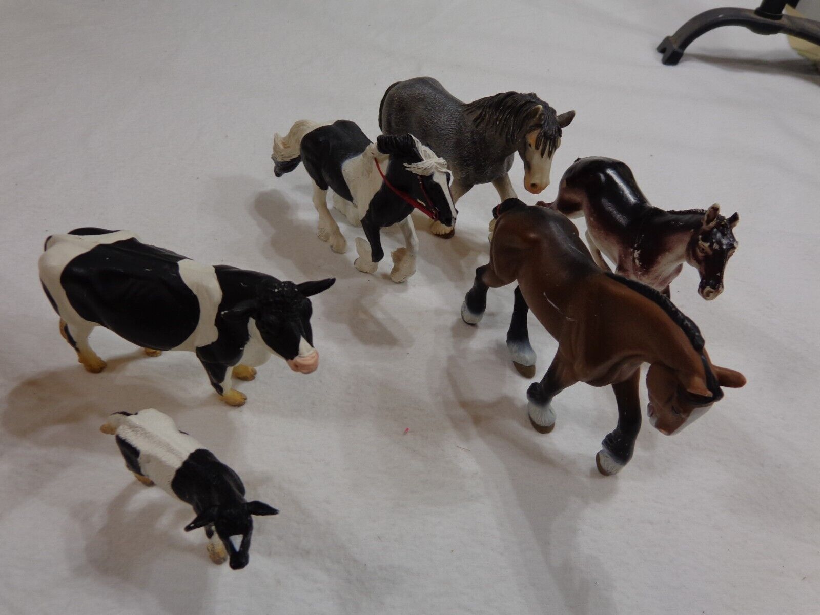 4 Horses Black Gray Cream Mixed Lot Of 4 Horses and 2 Cows Toys Collectibles