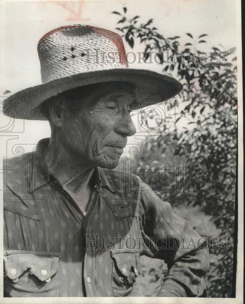 1956 Press Photo Pizalkano is a Kickapoo Indian working in Door county