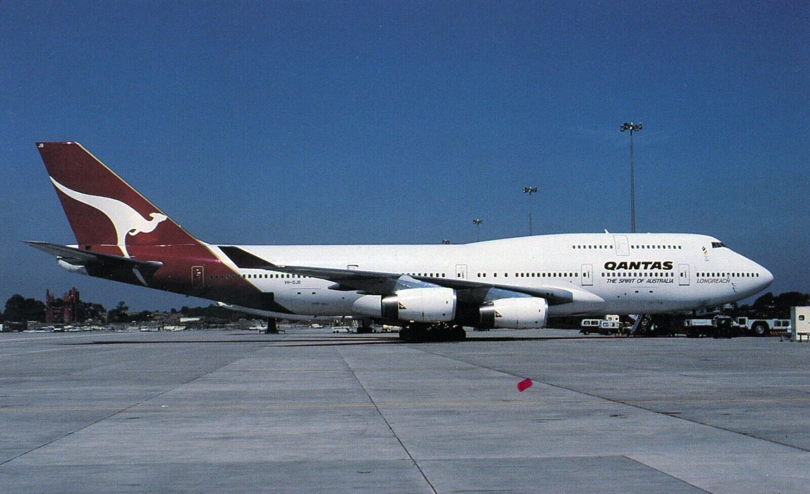 AUSTRALIA   AIRLINES  QANTAS  B-747-400   AIRPORT / AIRCRAFT   16310