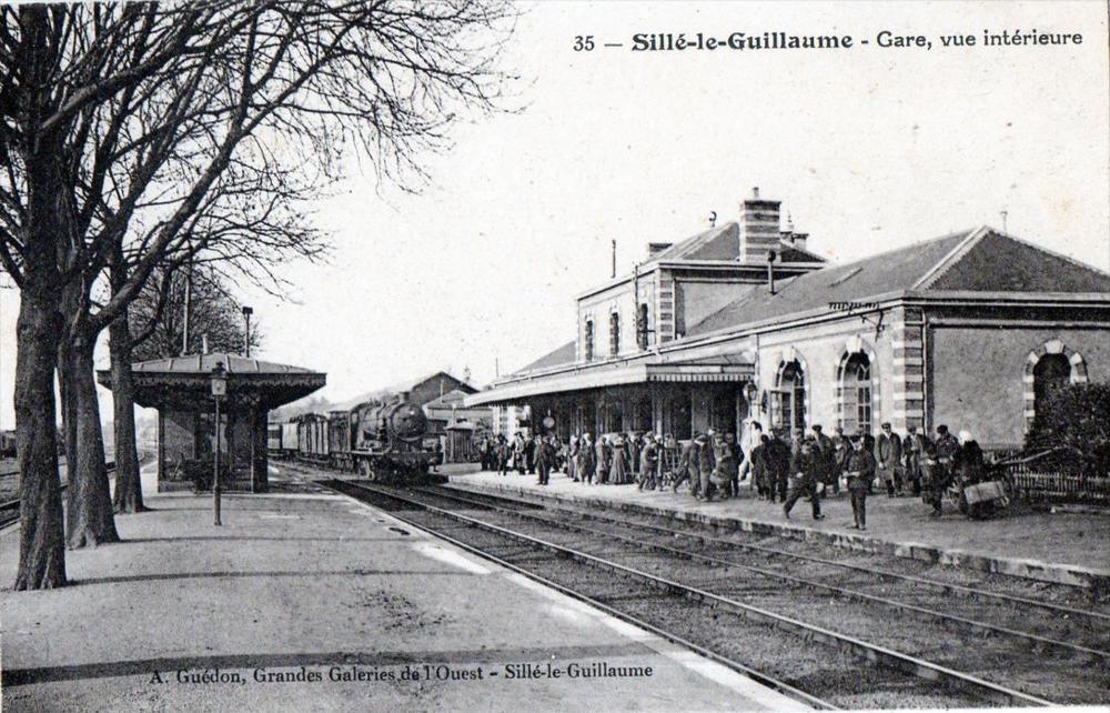 CPA 72 SILLE LE GUILLAUME STATION STATION INTERIOR VIEW (TRAIN IN STATION