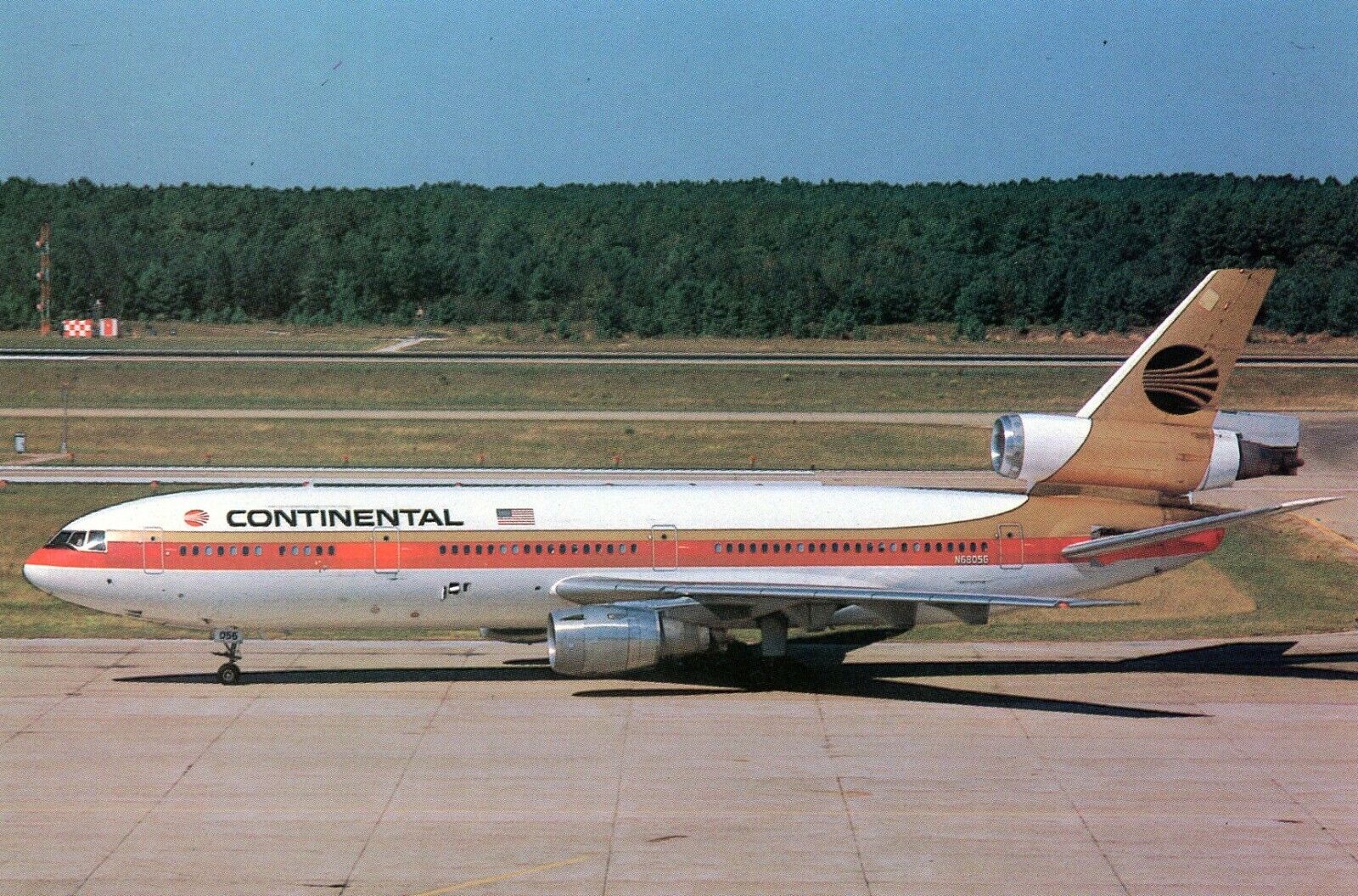 CONTINENTAL AIRLINES  DC-10  AIRPORT  / AIRCRAFT / AIRPLANE  / NOW UNITED