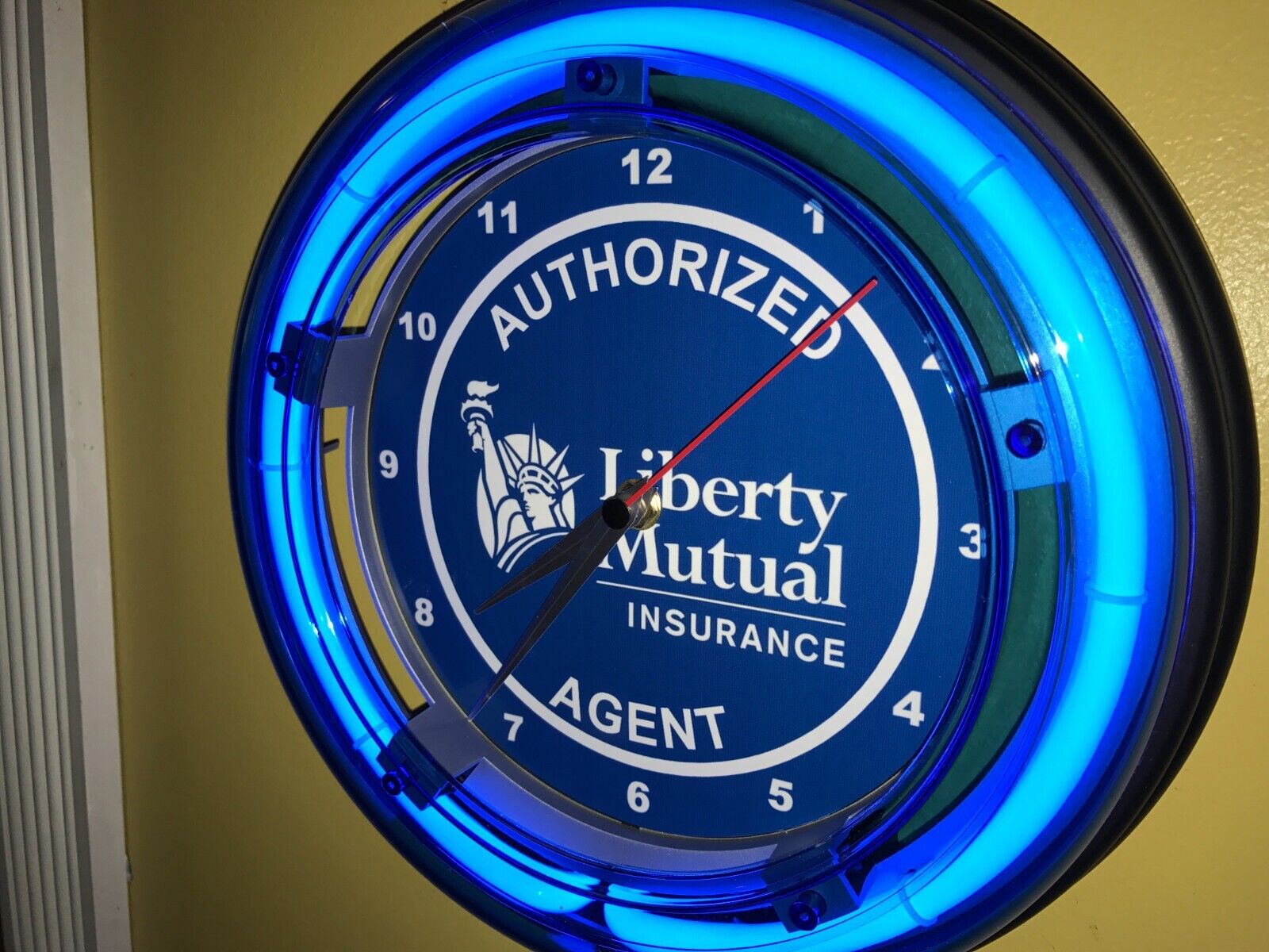 Liberty Mutual Insurance Agent Office Neon Wall Clock Advertising Sign